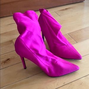Bright neon fuscia pink stretch booties size 7